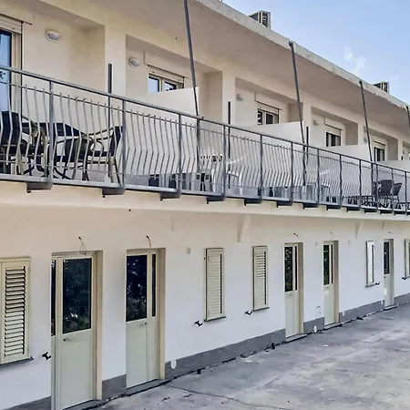 1 Bedroom Beautiful In شقة