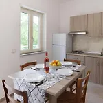 1 Bedroom Beautiful In Appartement