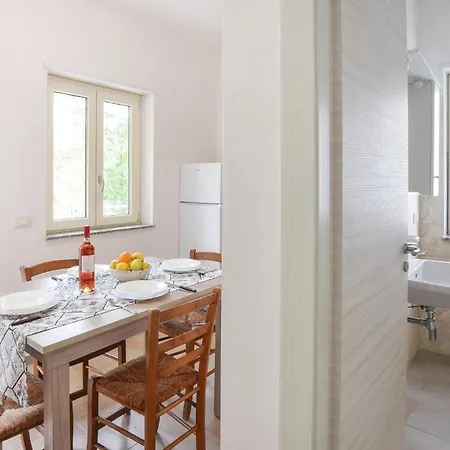 Apartment 1 Bedroom Beautiful In Ricadi