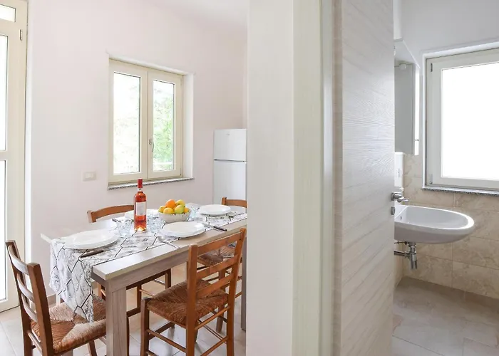 Lägenhet 1 Bedroom Beautiful In Ricadi
